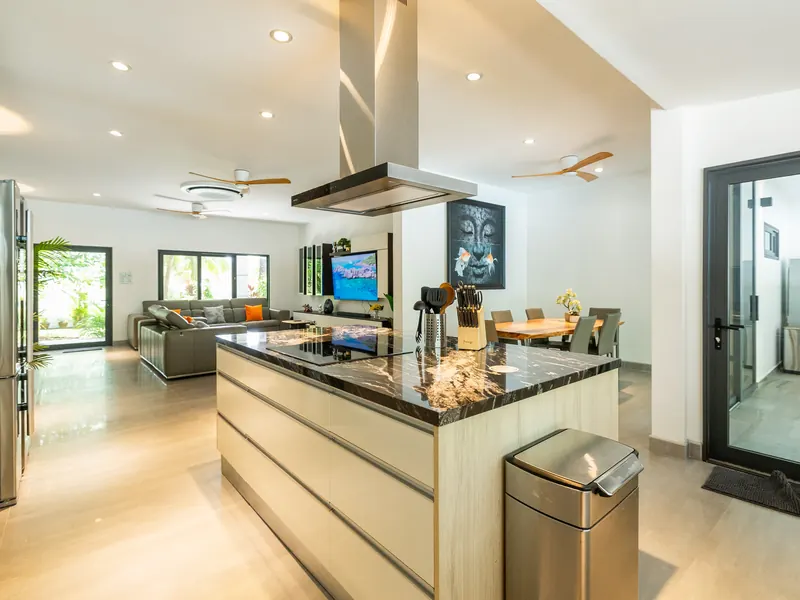 Fully equipped contemporary kitchen