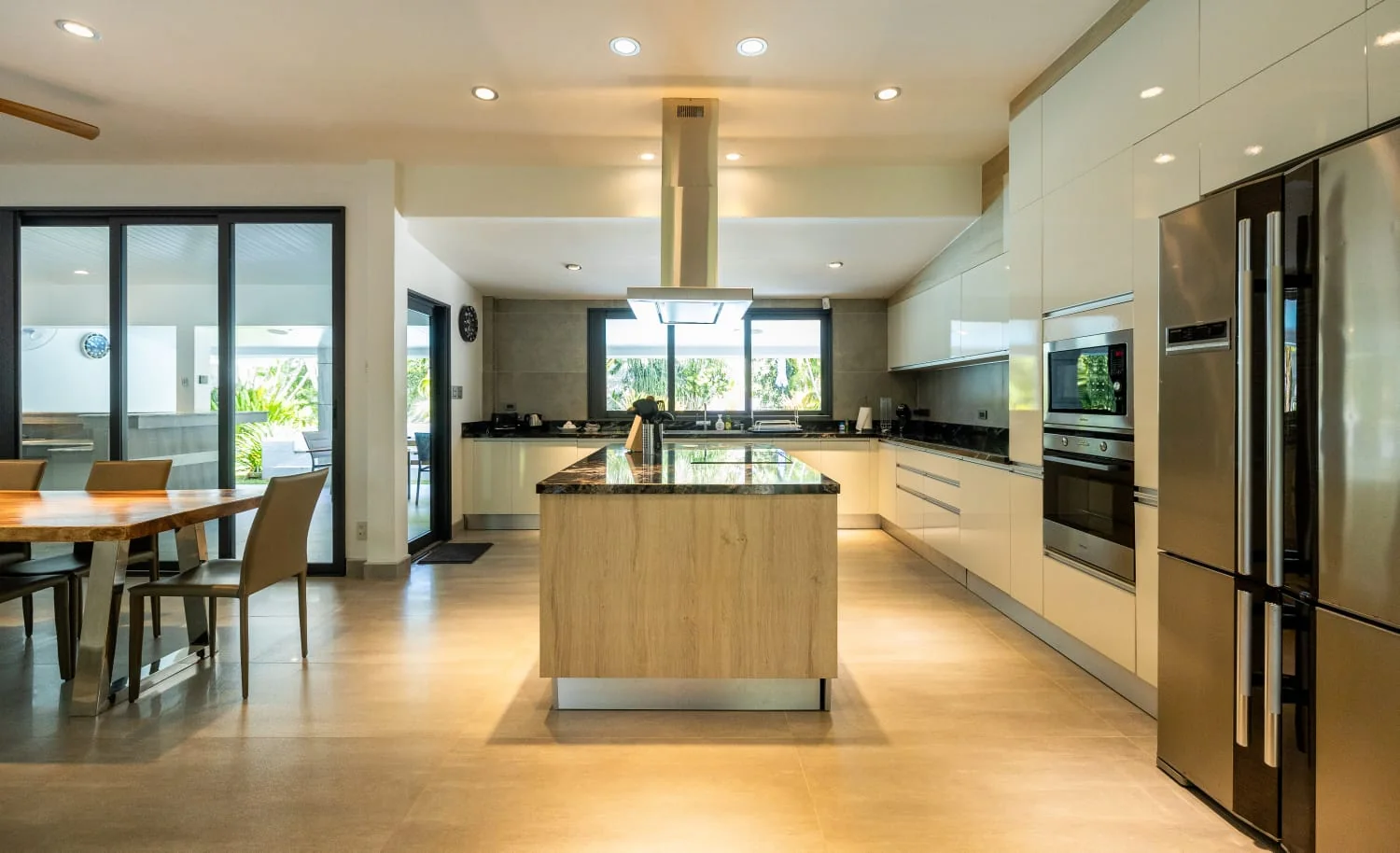 Fully equipped contemporary kitchen